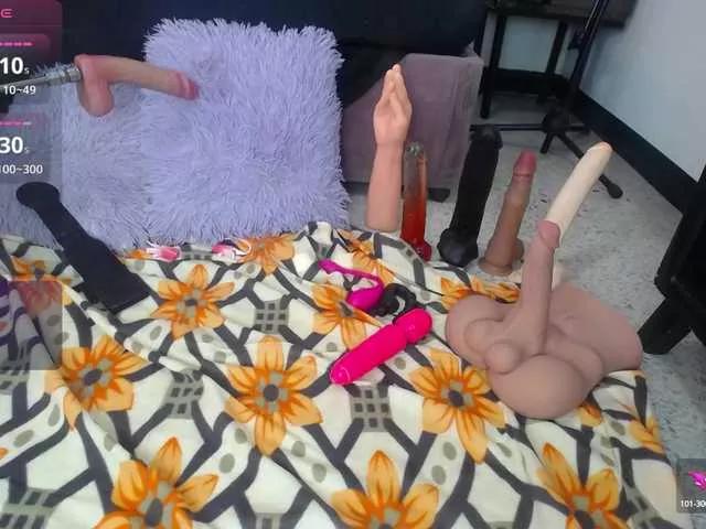 louise-nails on BongaCams