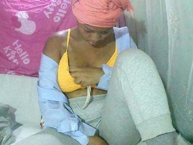 Lunahsexy1 on BongaCams 