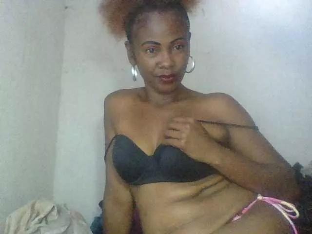 Lunahsexy1 on BongaCams 