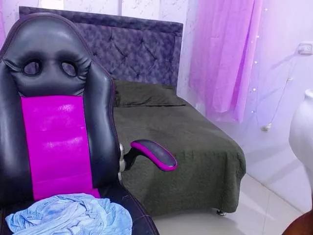 Offline mia-thommson on BongaCams