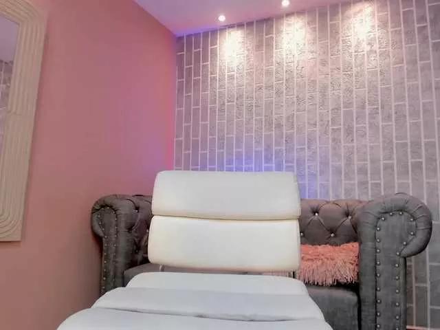 MiaaDavis on BongaCams 