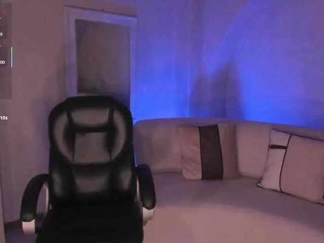 Offline MilaLawrence on BongaCams