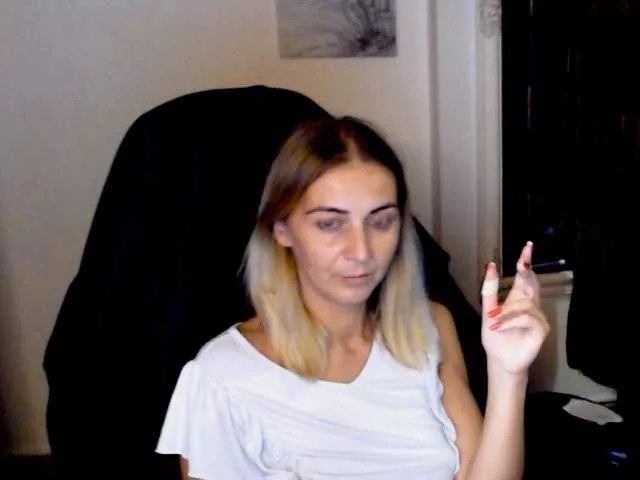 Offline MirabelaSweet on BongaCams