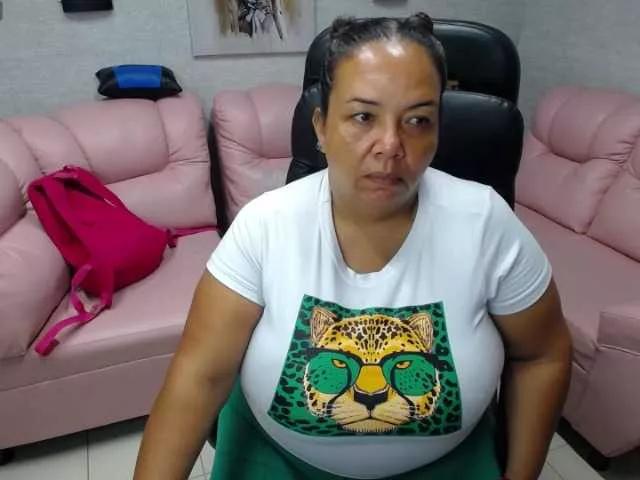 Offline misspenelopenipples on BongaCams