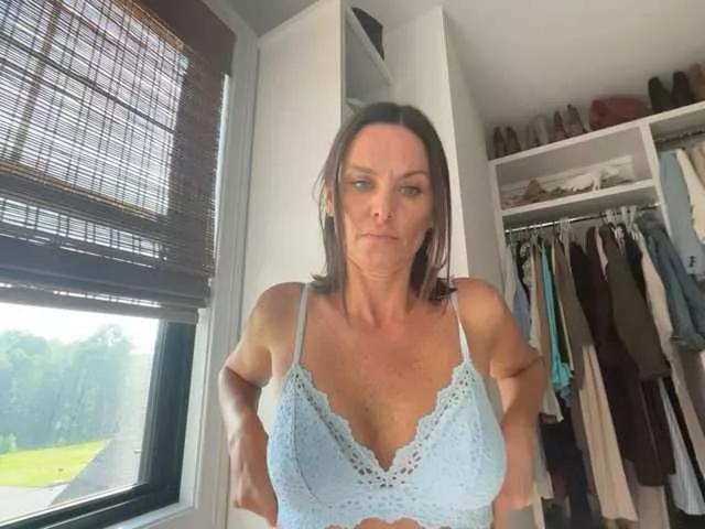 MollyMae911 on BongaCams 