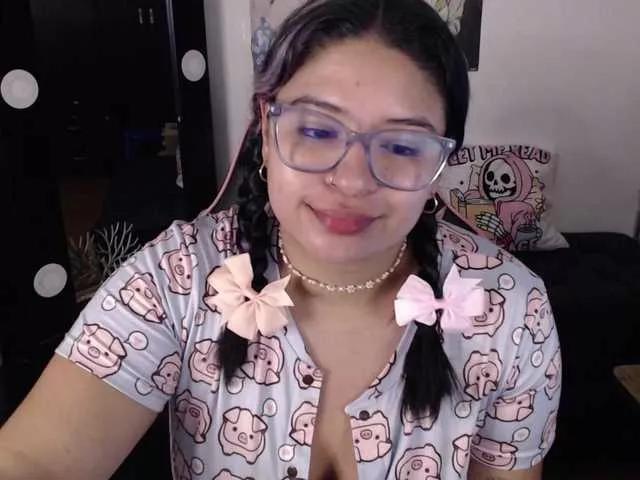 Mollyshake11 on BongaCams 