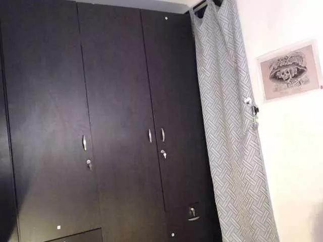 Mollyshake11 on BongaCams 