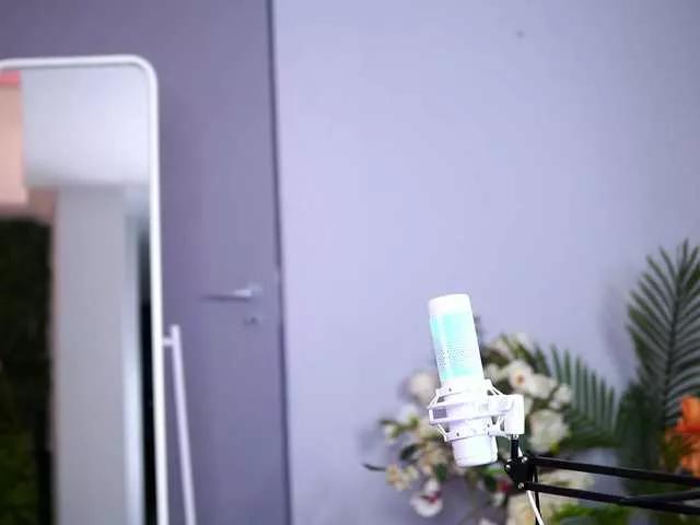 MonaLisse on BongaCams