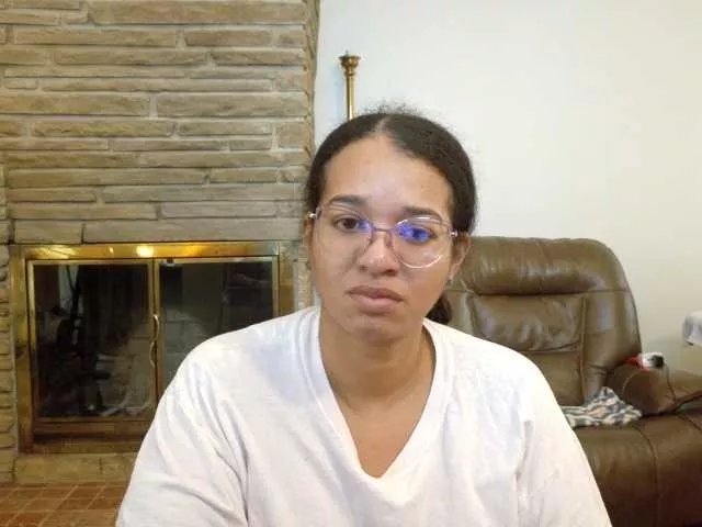 Offline Moranguh on BongaCams