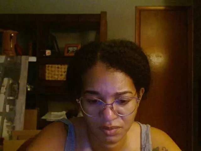 Offline Moranguh on BongaCams