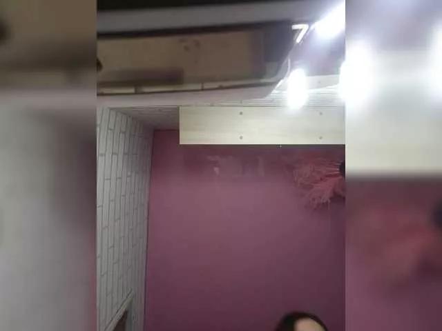 Niki233221 on BongaCams 
