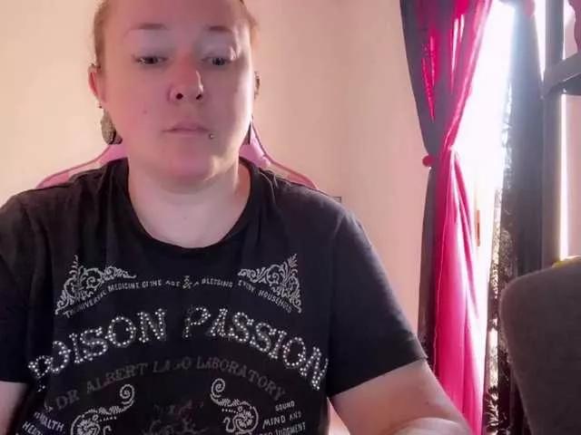 Offline NylonQueen on BongaCams