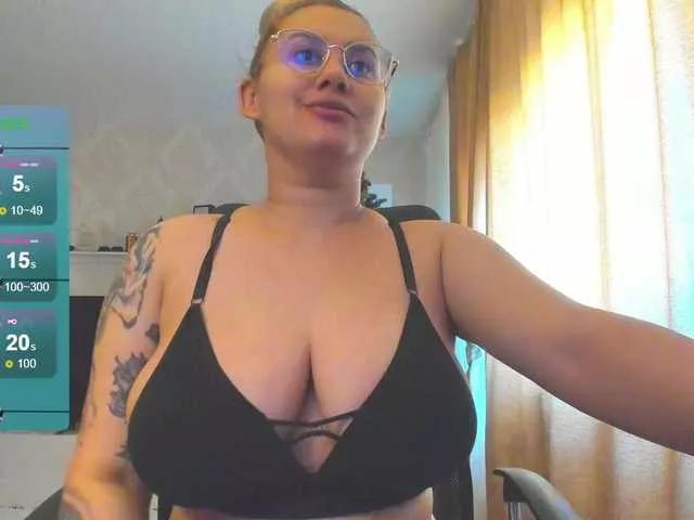 O-Queen on BongaCams 