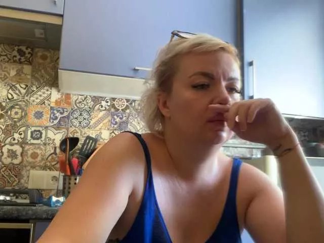 Offline Oksana494 on BongaCams