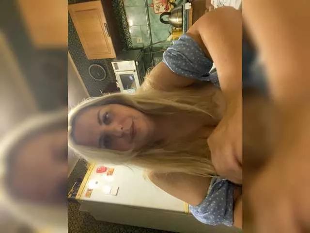 Offline Roksi-8 on BongaCams