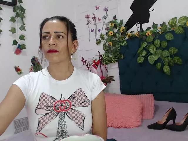 Freechat SashaMishot on BongaCams