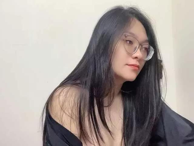 Selena295 on BongaCams 