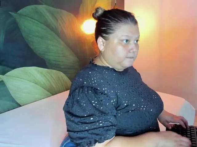 shanon-bbw on BongaCams 