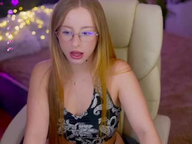 Offline SilverrMoon on BongaCams