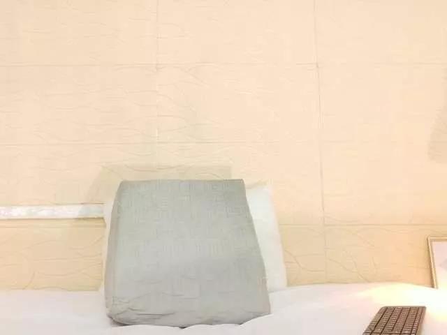 Freechat Slim-chocobar18 on BongaCams