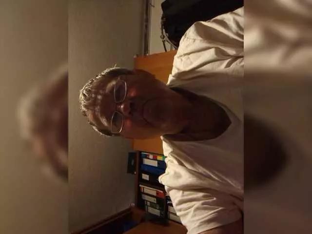 Offline Sunshine-Lady33 on BongaCams