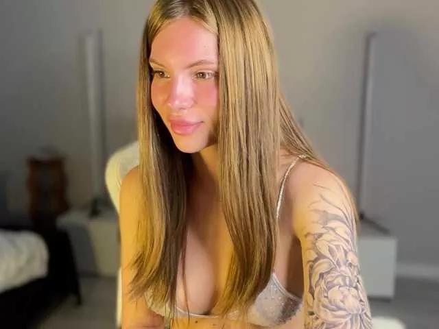 Sweet-peacha on BongaCams 