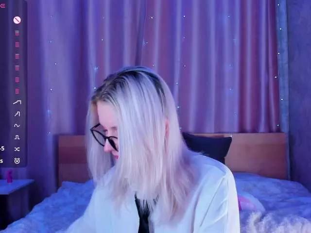 sweeteRose on BongaCams 