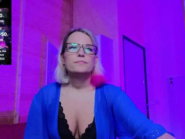 Offline sweeteve050 on BongaCams