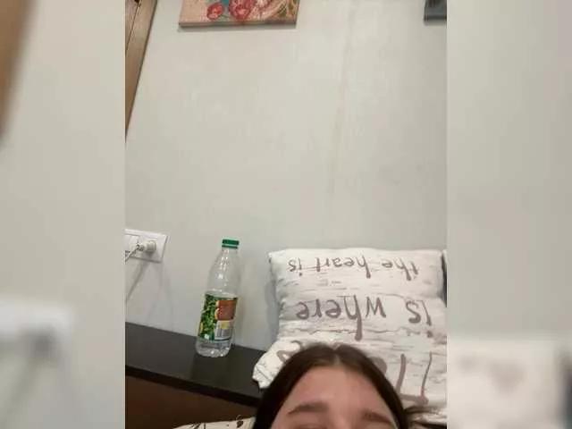 Swettypussy69 on BongaCams