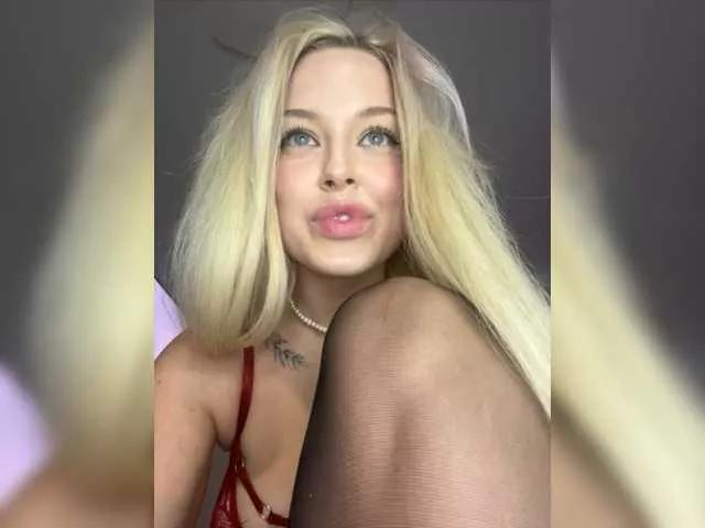 Tutti--Frutti on BongaCams 