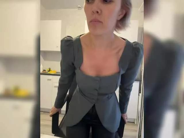 vik77777A on BongaCams