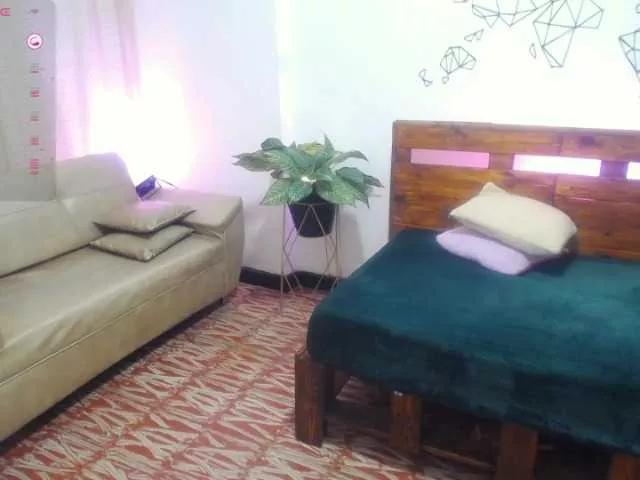 Offline Yeseniaa25 on BongaCams