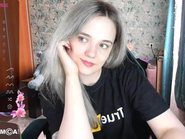 your-small-bunny on BongaCams 