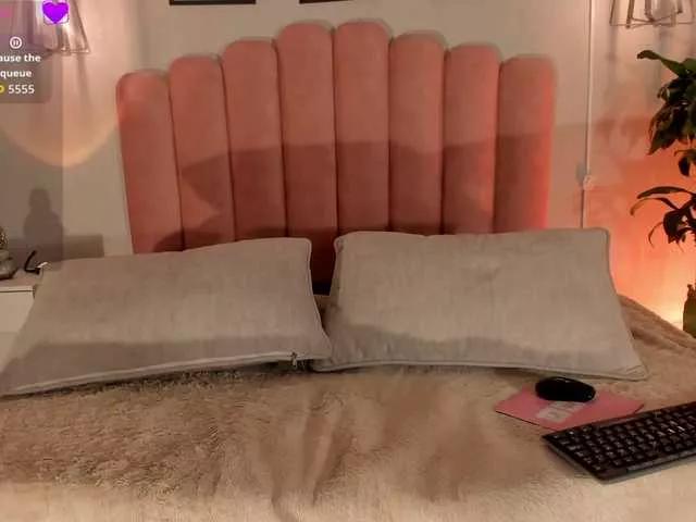 Offline zoewhitte on BongaCams