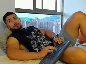 Freechat ezzio_scolaro on Chaturbate