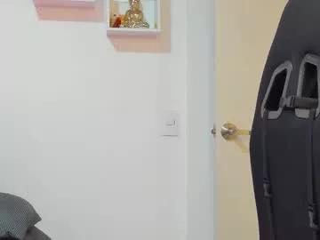 Freechat ezzio_scolaro on Chaturbate