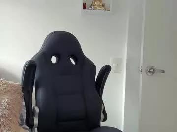 Freechat ezzio_scolaro on Chaturbate