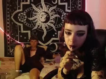 Freechat lovelockedlips on Chaturbate