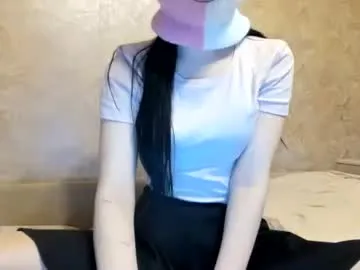 n33n33 — heyy new girl! current goal: SHOW FEET CLOSE TO CAM #pvt #fetish #petite #feet #shy [66 tokens remaining]