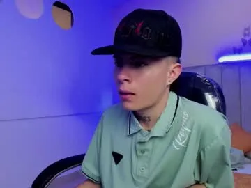 nascary_fox — GOAL: Get hard with you and moaning your name [100 tokens remaining] 