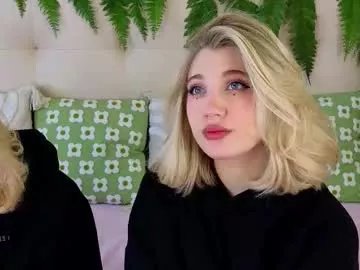 Freechat pinkadele on Chaturbate