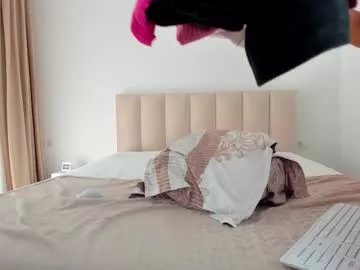 Freechat saradiamond01 on Chaturbate