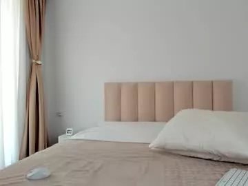 Freechat saradiamond01 on Chaturbate