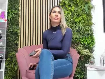 Freechat sweetcherry30_ on Chaturbate