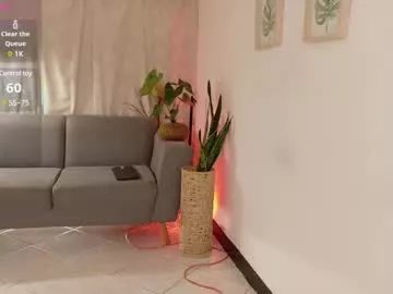 Freechat yuliethpetite on Chaturbate