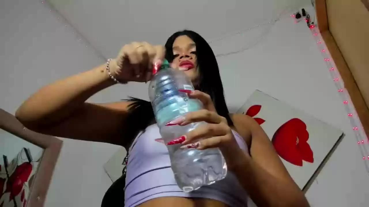nikkitatsxTS on Streamray 