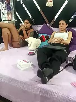 Freechat 1lovelygirls on StripChat