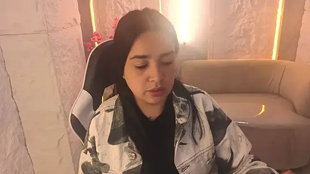 Aliz_Cooper_Tx — 1 FINGER IN ASS