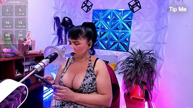 annie_wigg on StripChat 