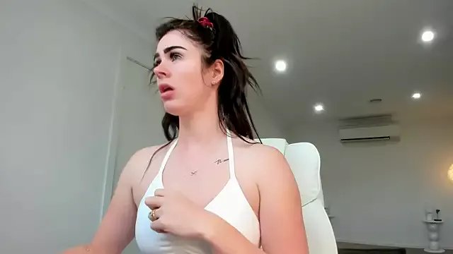 Freechat aus_queen on StripChat